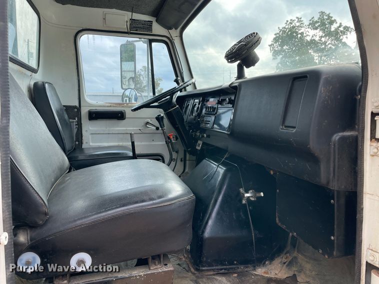 image for item NY9839 1980 International 1854  dump flatbed truck