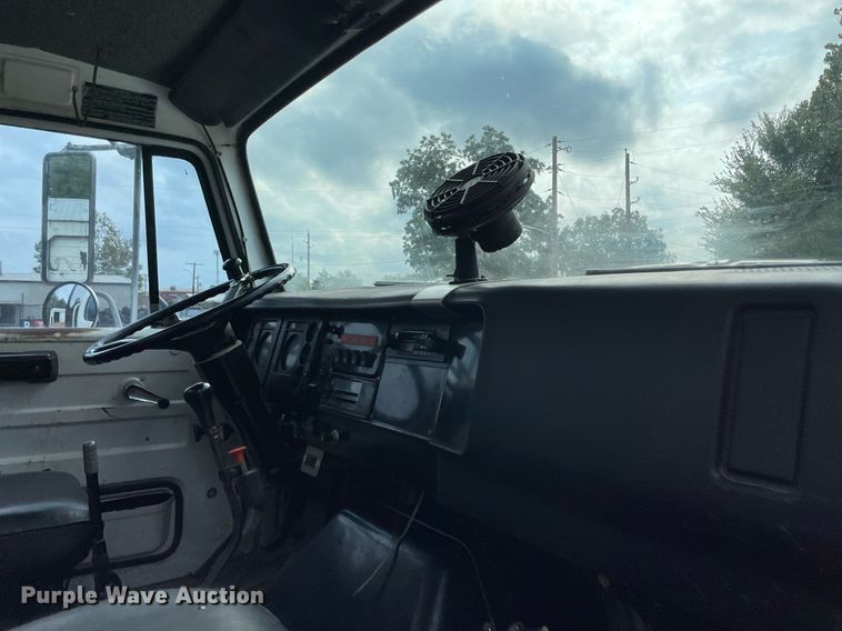 image for item NY9839 1980 International 1854  dump flatbed truck