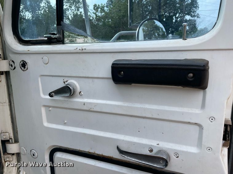 image for item NY9839 1980 International 1854  dump flatbed truck