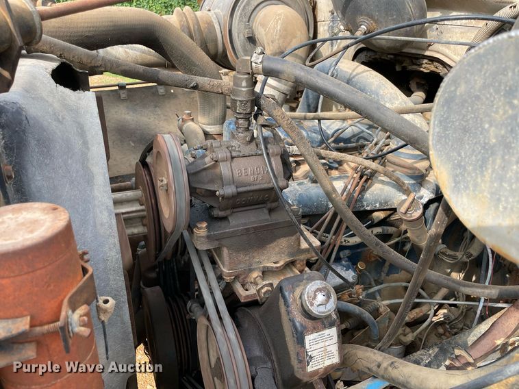 image for item NY9839 1980 International 1854  dump flatbed truck