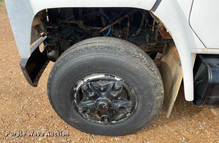 image for item NY9839 1980 International 1854  dump flatbed truck