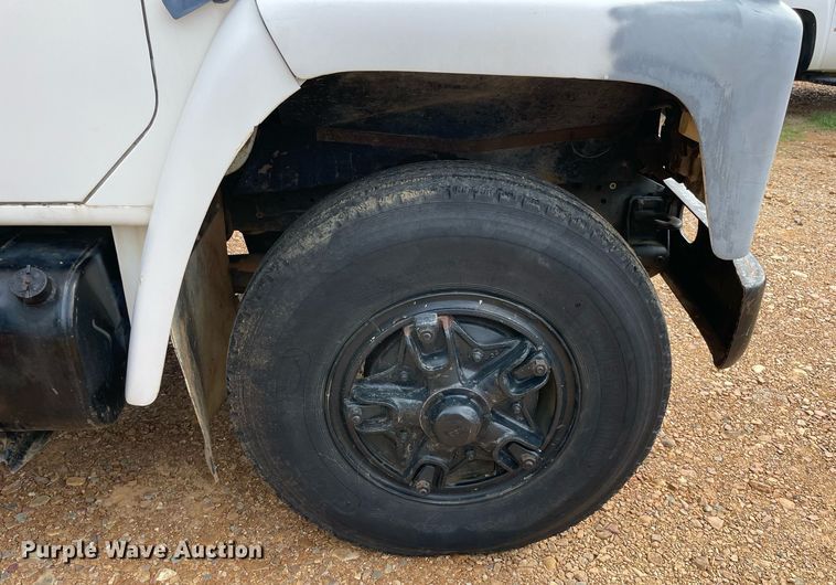 image for item NY9839 1980 International 1854  dump flatbed truck