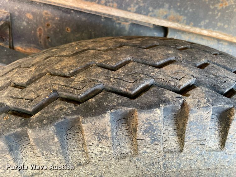 image for item NY9839 1980 International 1854  dump flatbed truck