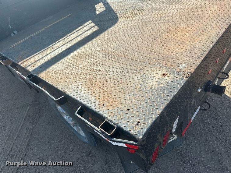 image for item OC9457 2015 Dodge Ram 3500HD  Crew Cab flatbed pickup truck