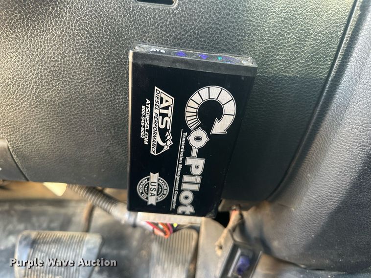 image for item OC9457 2015 Dodge Ram 3500HD  Crew Cab flatbed pickup truck