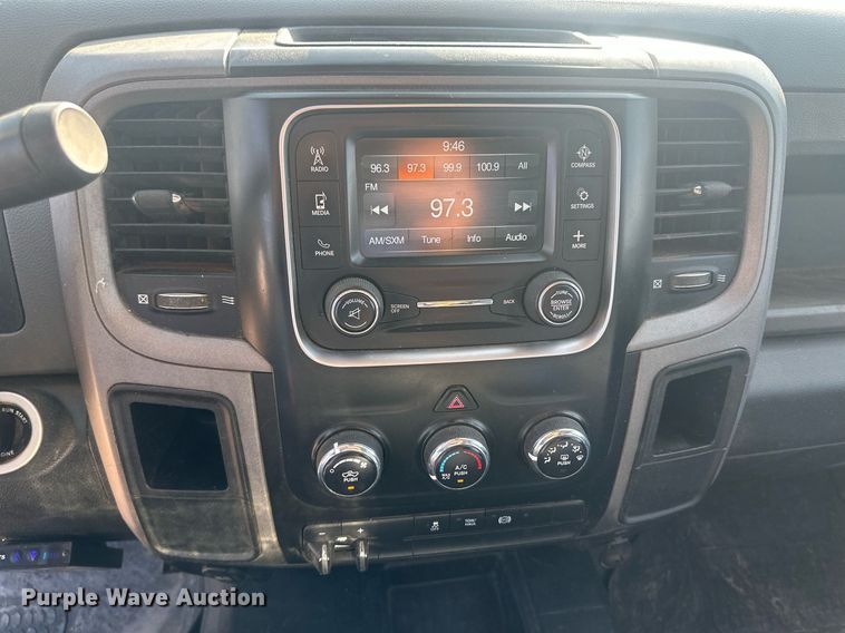 image for item OC9457 2015 Dodge Ram 3500HD  Crew Cab flatbed pickup truck