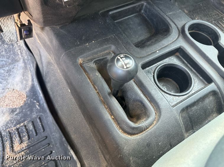 image for item OC9457 2015 Dodge Ram 3500HD  Crew Cab flatbed pickup truck