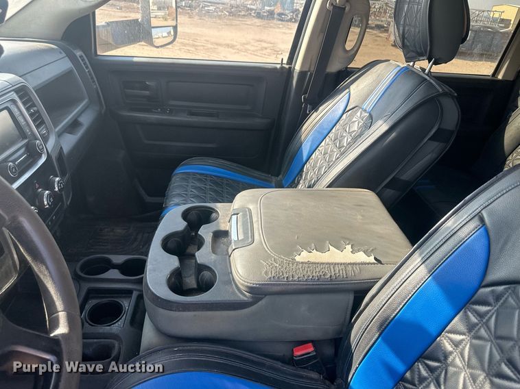 image for item OC9457 2015 Dodge Ram 3500HD  Crew Cab flatbed pickup truck