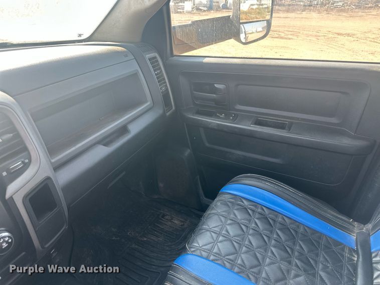 image for item OC9457 2015 Dodge Ram 3500HD  Crew Cab flatbed pickup truck