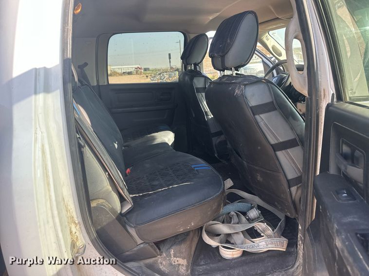 image for item OC9457 2015 Dodge Ram 3500HD  Crew Cab flatbed pickup truck