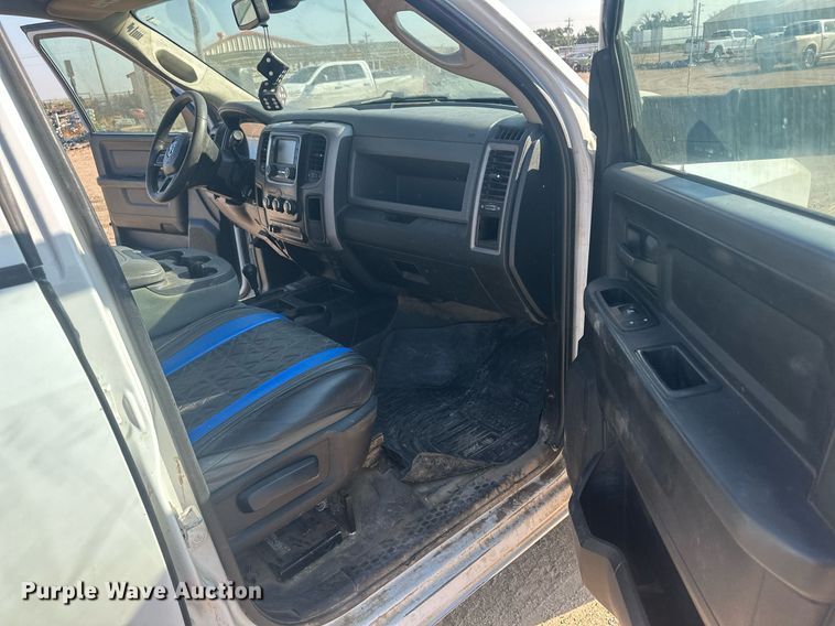 image for item OC9457 2015 Dodge Ram 3500HD  Crew Cab flatbed pickup truck