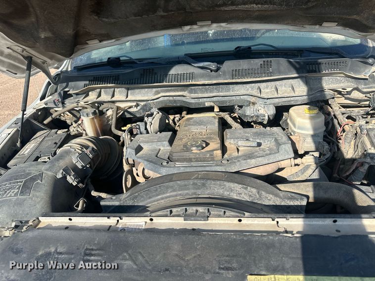 image for item OC9457 2015 Dodge Ram 3500HD  Crew Cab flatbed pickup truck