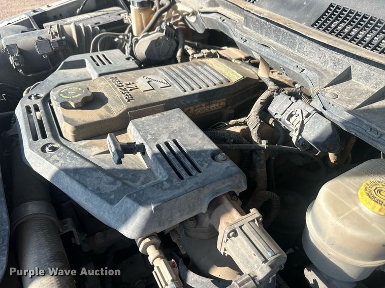 image for item OC9457 2015 Dodge Ram 3500HD  Crew Cab flatbed pickup truck