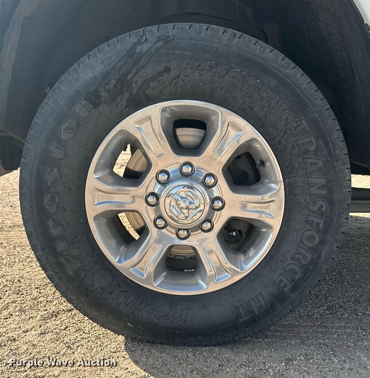 image for item OC9457 2015 Dodge Ram 3500HD  Crew Cab flatbed pickup truck