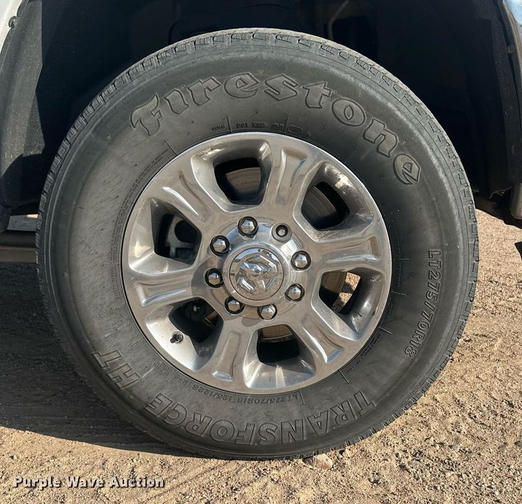 image for item OC9457 2015 Dodge Ram 3500HD  Crew Cab flatbed pickup truck