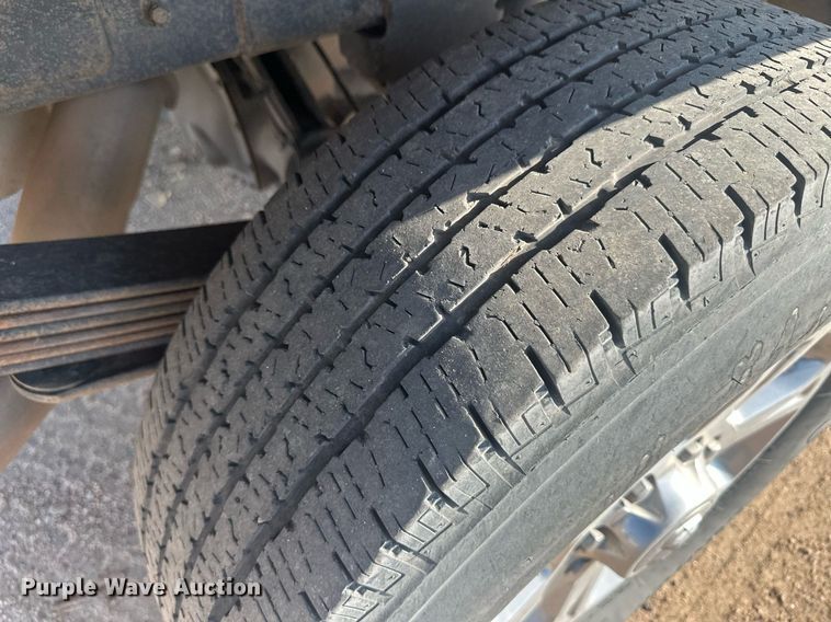 image for item OC9457 2015 Dodge Ram 3500HD  Crew Cab flatbed pickup truck