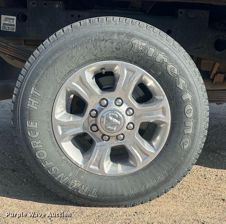 image for item OC9457 2015 Dodge Ram 3500HD  Crew Cab flatbed pickup truck