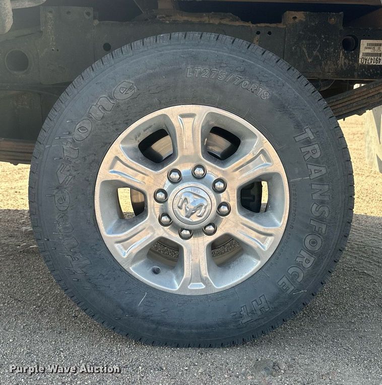 image for item OC9457 2015 Dodge Ram 3500HD  Crew Cab flatbed pickup truck