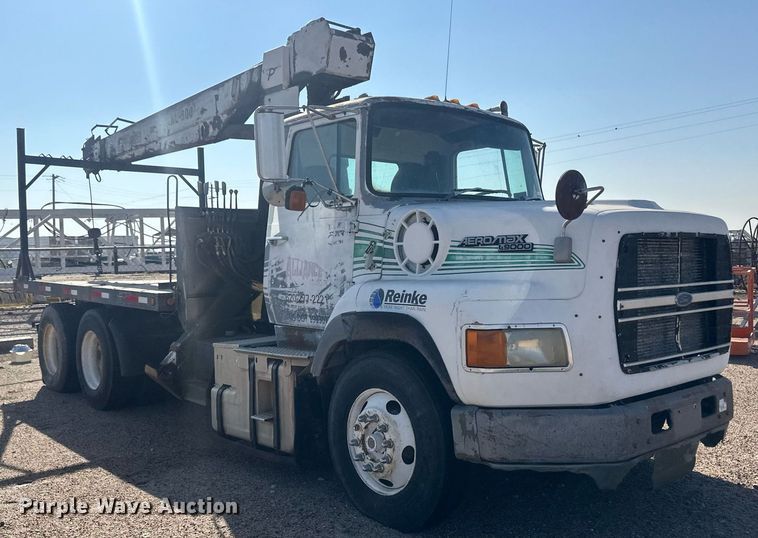 image for item OC9459 1990 Ford AeroMax L9000 crane truck