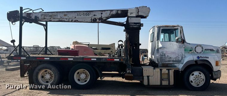 image for item OC9459 1990 Ford AeroMax L9000 crane truck