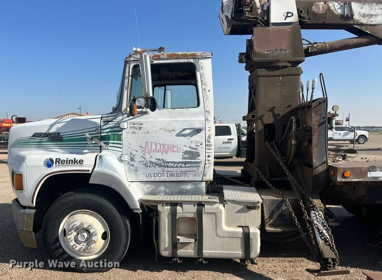 image for item OC9459 1990 Ford AeroMax L9000 crane truck