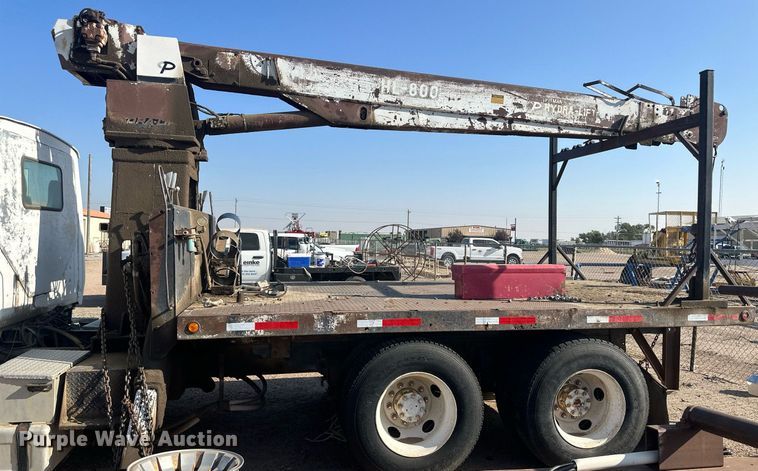 image for item OC9459 1990 Ford AeroMax L9000 crane truck