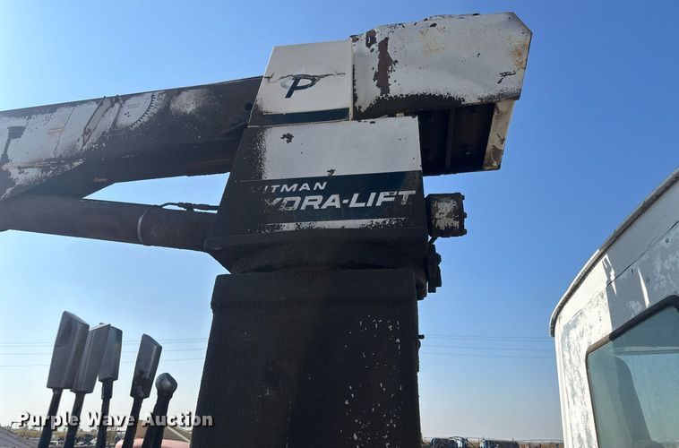 image for item OC9459 1990 Ford AeroMax L9000 crane truck