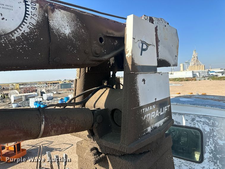 image for item OC9459 1990 Ford AeroMax L9000 crane truck