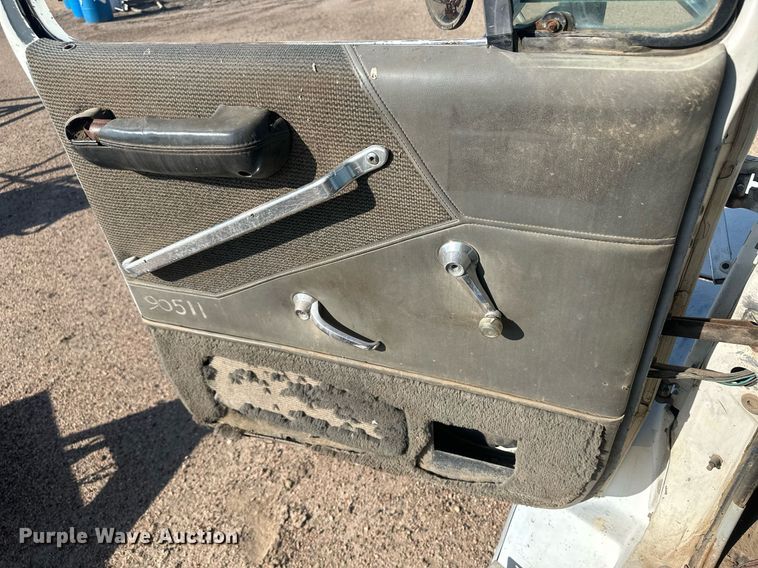 image for item OC9459 1990 Ford AeroMax L9000 crane truck