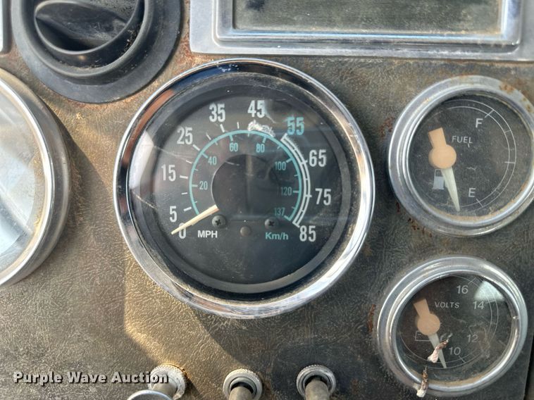 image for item OC9459 1990 Ford AeroMax L9000 crane truck