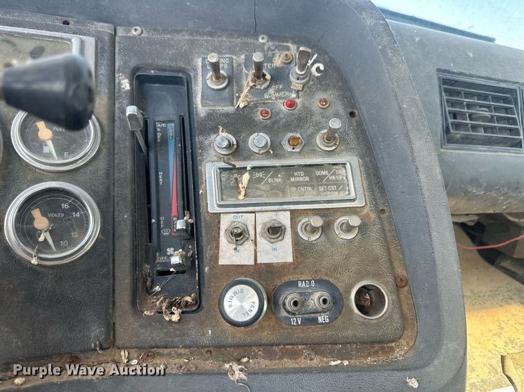 image for item OC9459 1990 Ford AeroMax L9000 crane truck