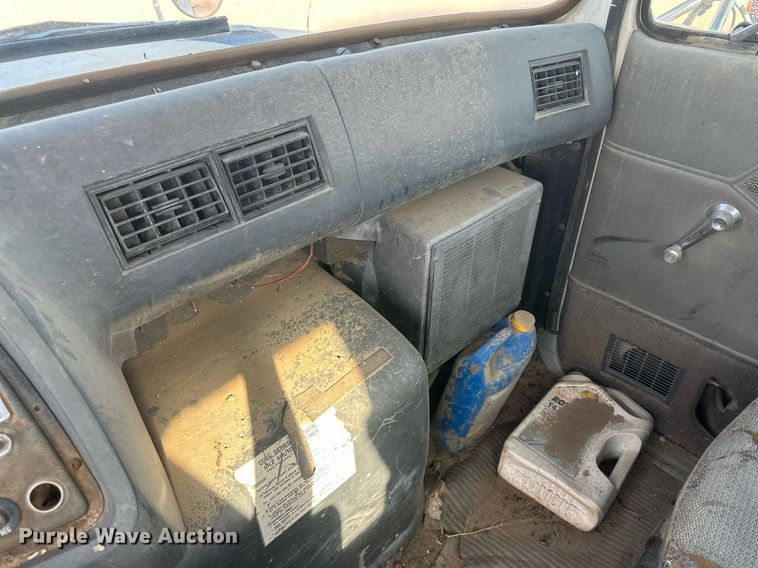 image for item OC9459 1990 Ford AeroMax L9000 crane truck