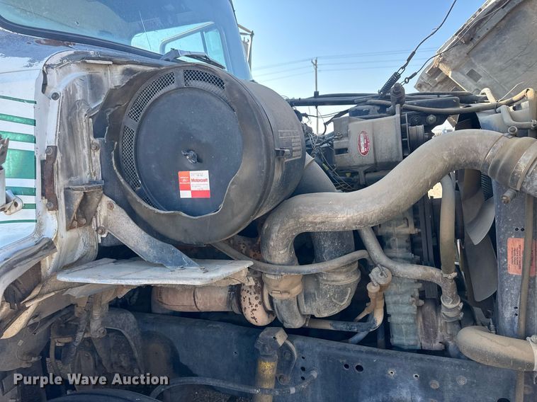 image for item OC9459 1990 Ford AeroMax L9000 crane truck