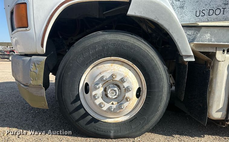 image for item OC9459 1990 Ford AeroMax L9000 crane truck