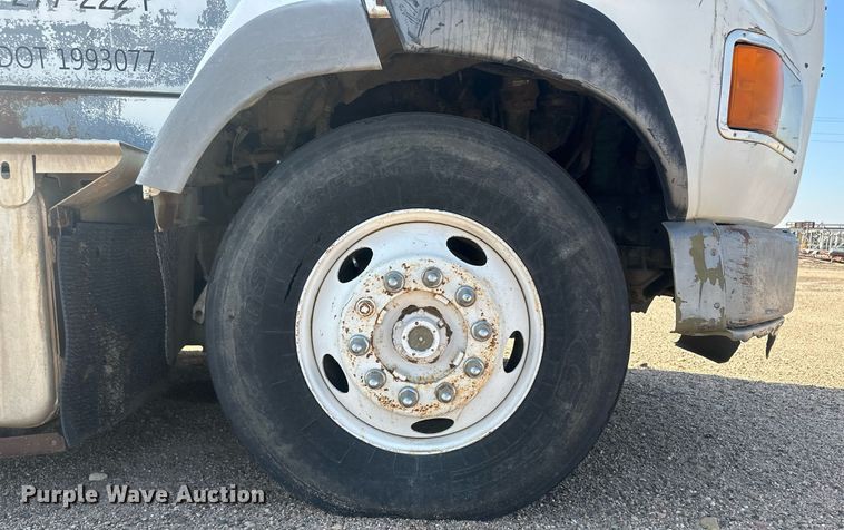 image for item OC9459 1990 Ford AeroMax L9000 crane truck