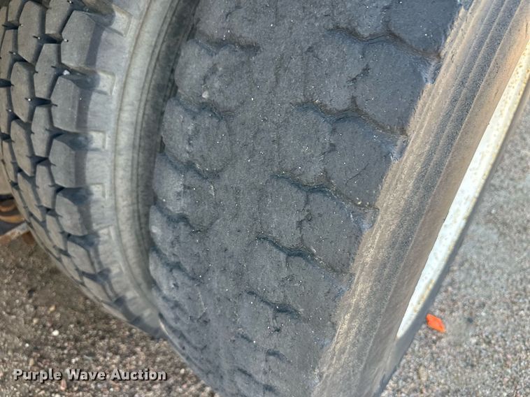 image for item OC9459 1990 Ford AeroMax L9000 crane truck