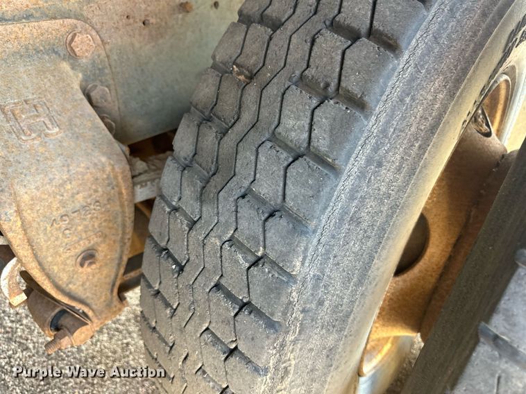 image for item OC9459 1990 Ford AeroMax L9000 crane truck