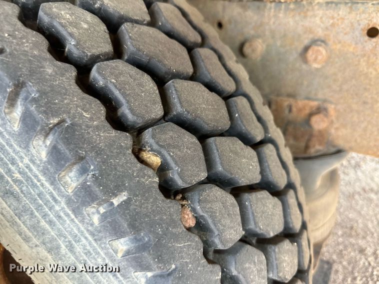 image for item OC9459 1990 Ford AeroMax L9000 crane truck