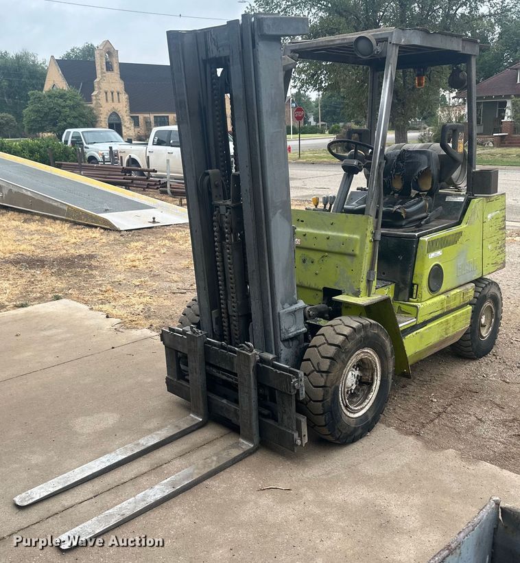 image for item OC9471 Clark  forklift