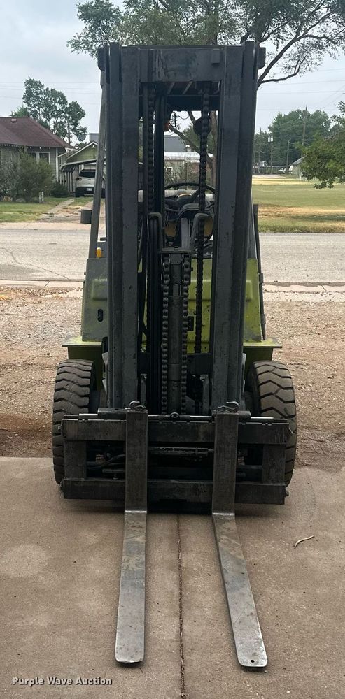 image for item OC9471 Clark  forklift