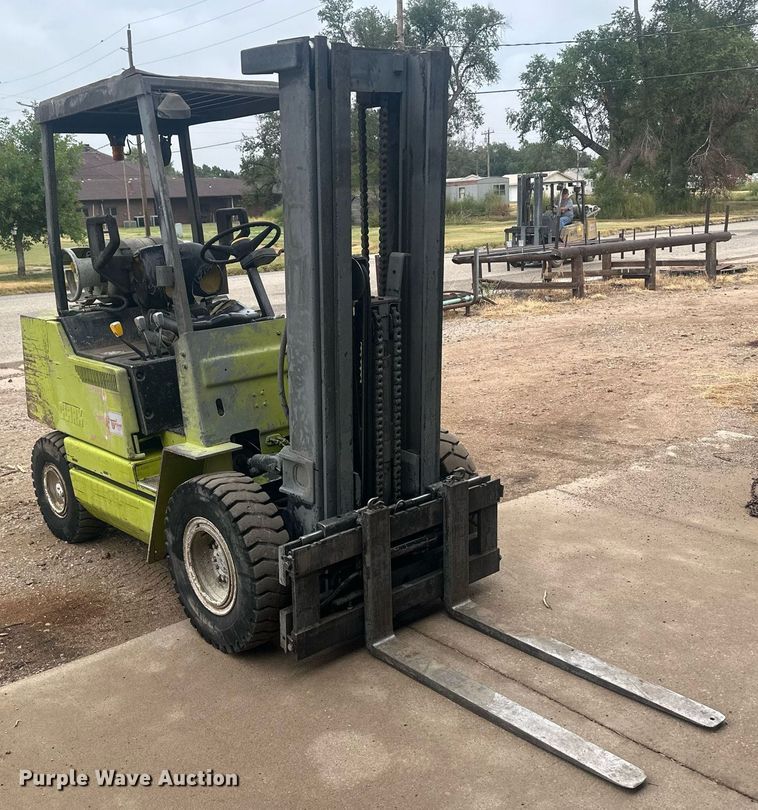 image for item OC9471 Clark  forklift