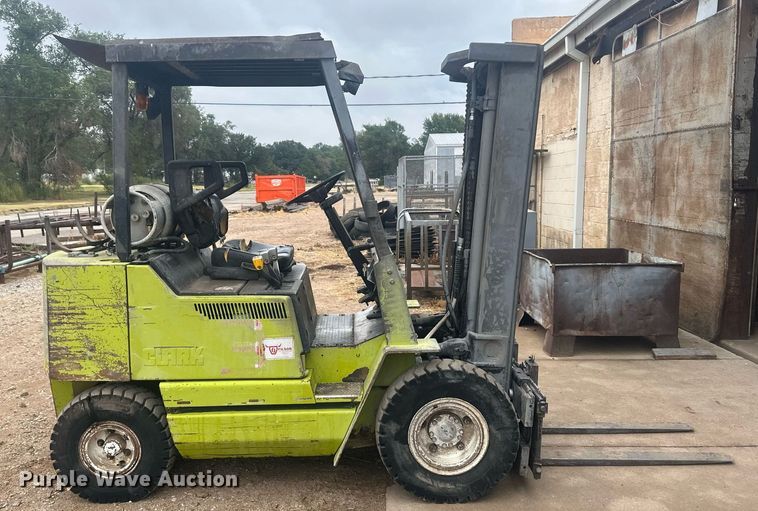 image for item OC9471 Clark  forklift