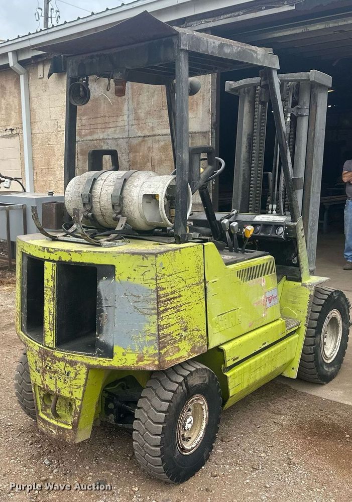 image for item OC9471 Clark  forklift
