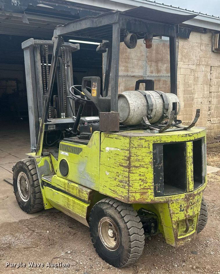 image for item OC9471 Clark  forklift