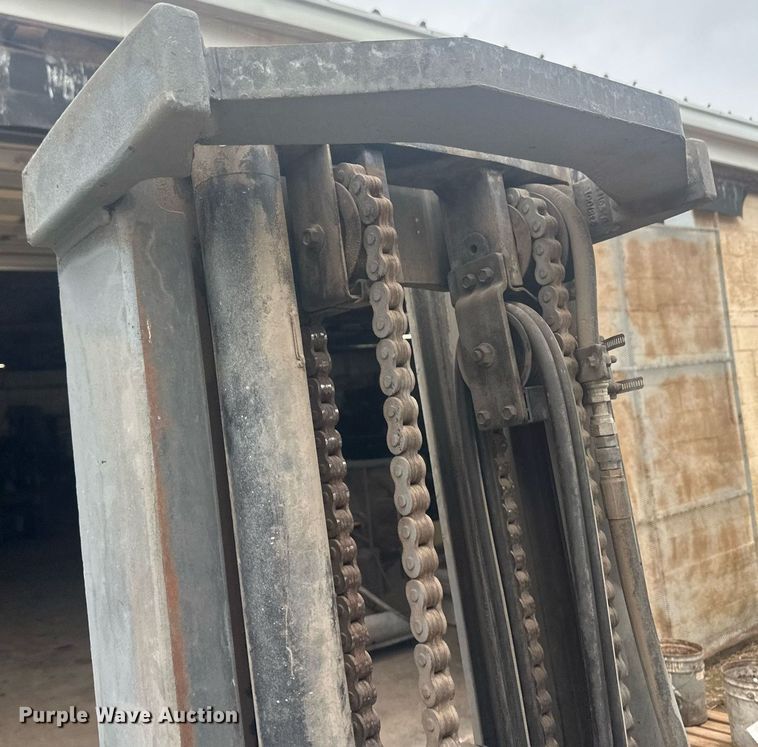 image for item OC9471 Clark  forklift