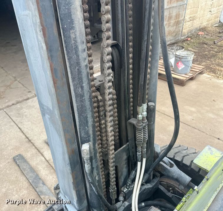 image for item OC9471 Clark  forklift