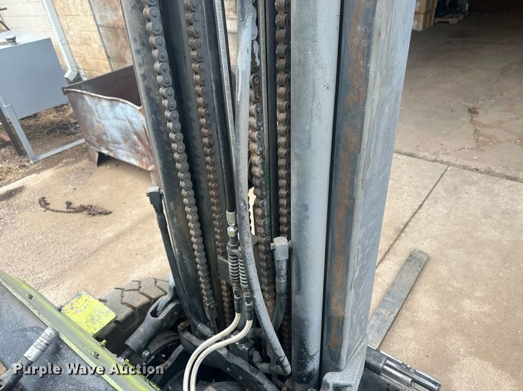 image for item OC9471 Clark  forklift