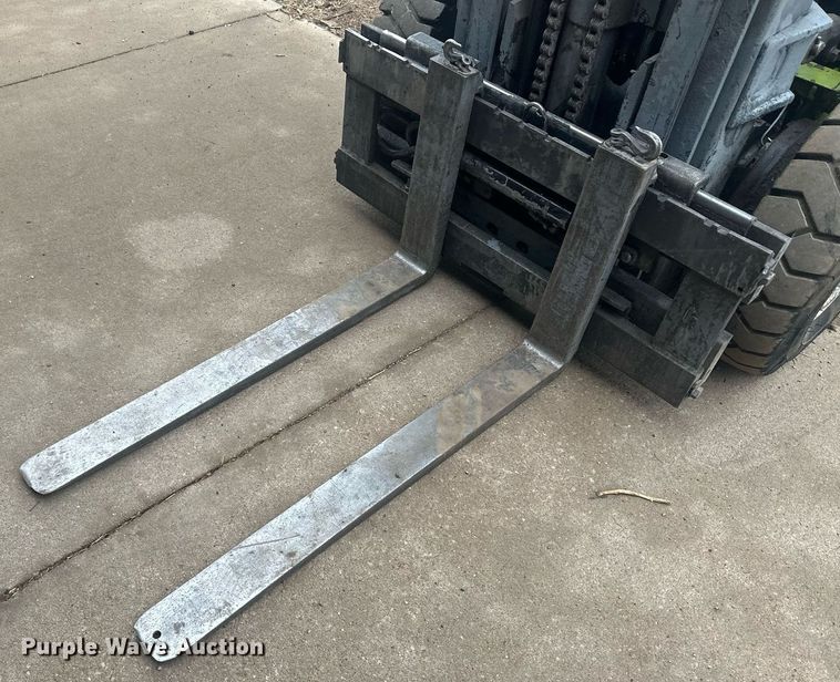 image for item OC9471 Clark  forklift