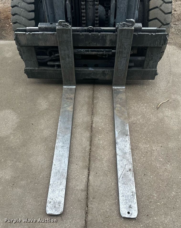 image for item OC9471 Clark  forklift