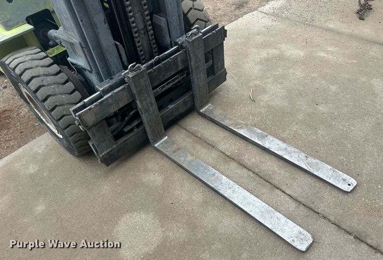 image for item OC9471 Clark  forklift